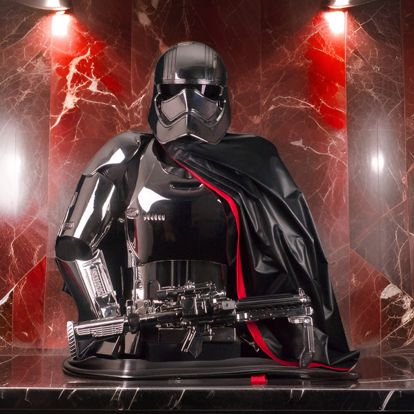 Captain Phasma Life-Size Bust / 1:1 Collectible Armor and Weapon