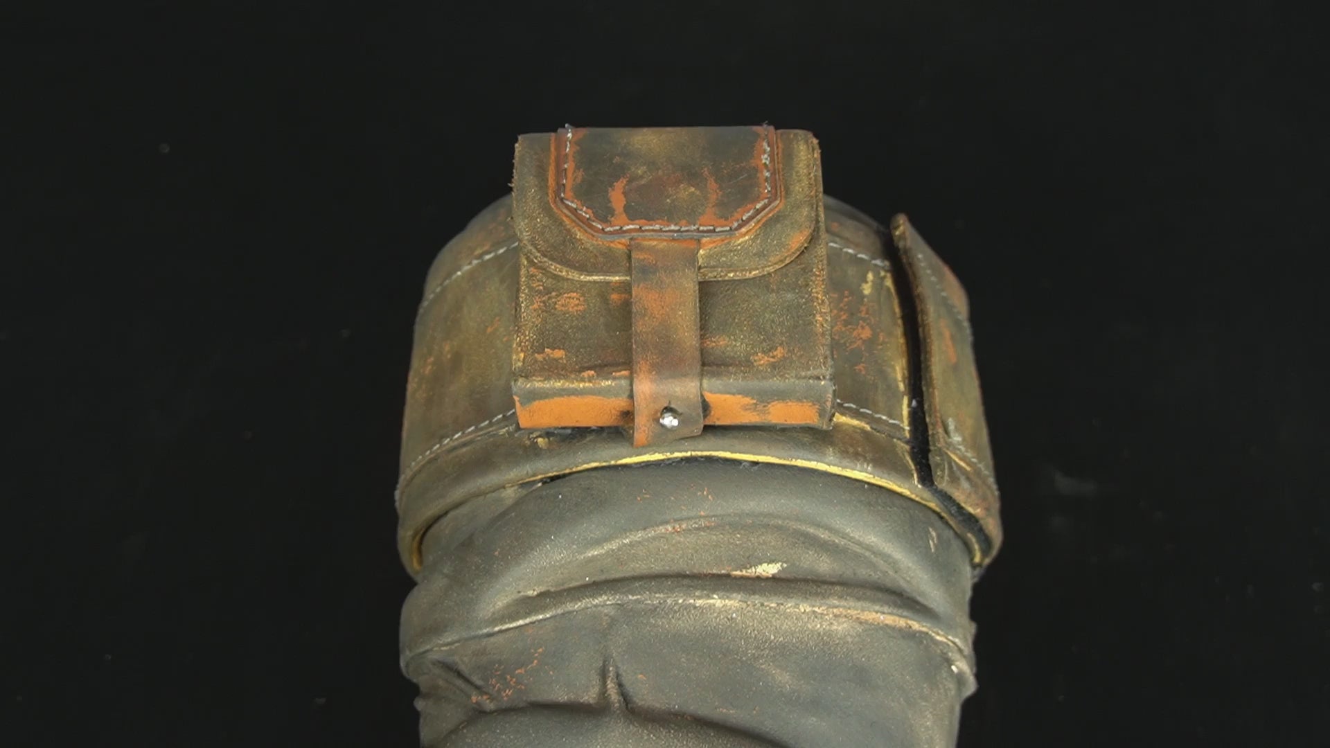 Mandalorian Leather Leg Graves